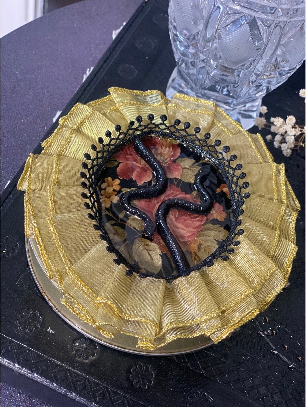 Serpent vintage gold tin container